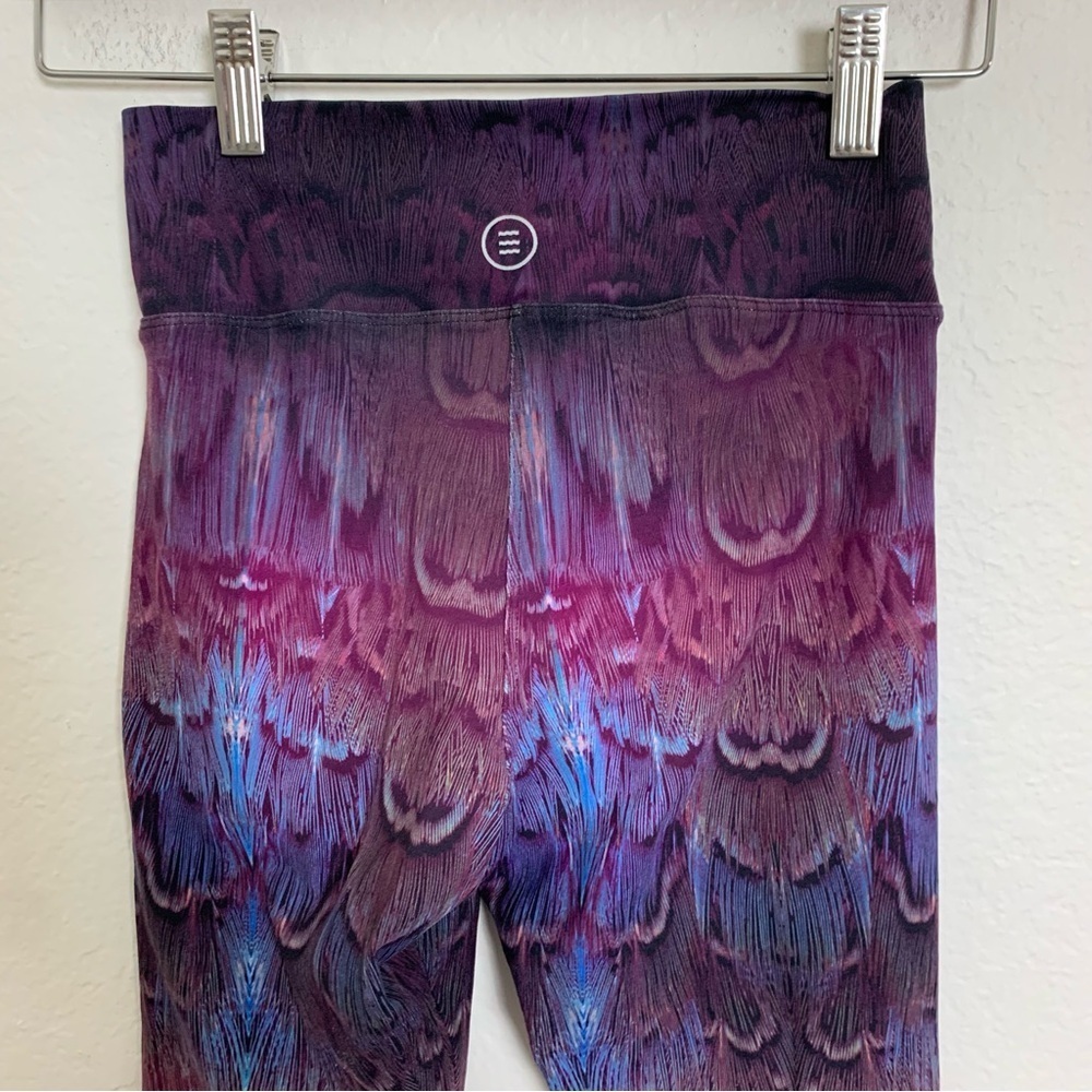 Barrel for Nadia Peacock Feather Yoga Leggings Size Small - Picture 5 of 16
